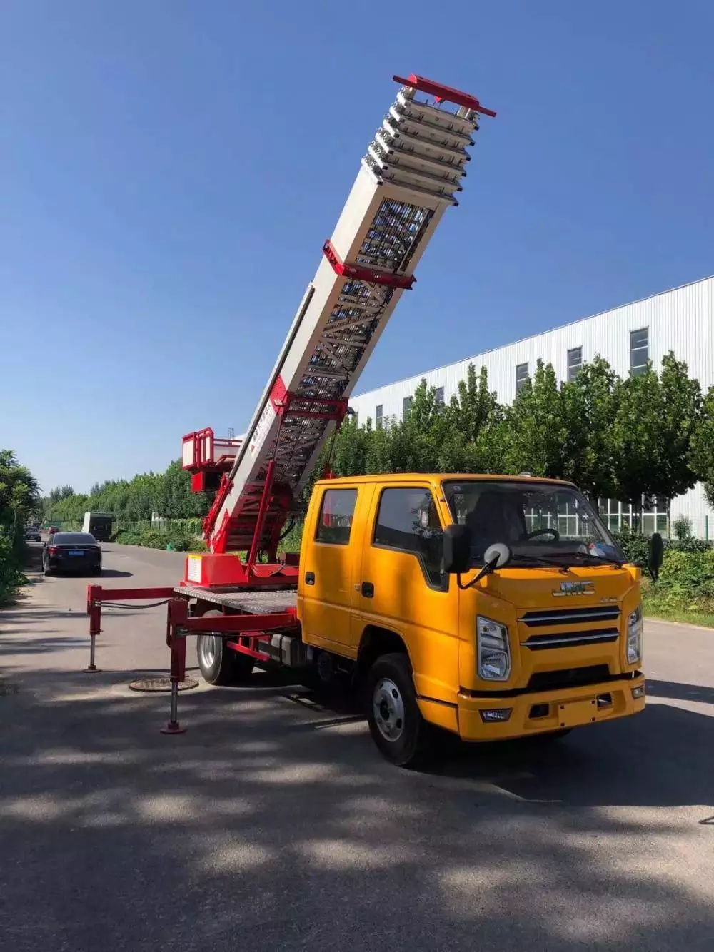 广德县附近的云梯车出租服务：轻松解决高空作业需求